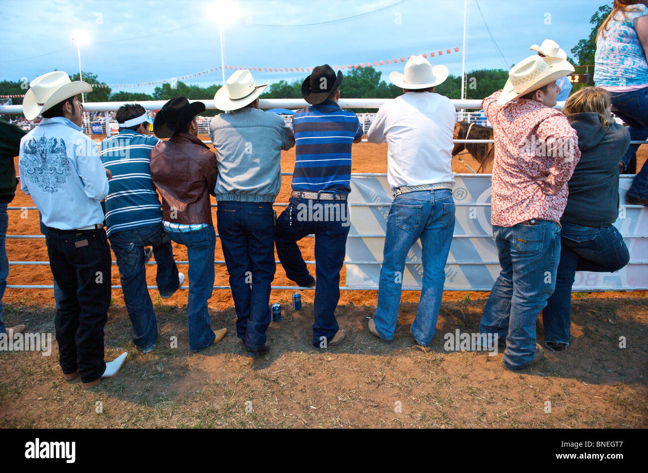Rodeo tifosi guardare PRCA evento in Texas, Stati Uniti d'America Foto Stock