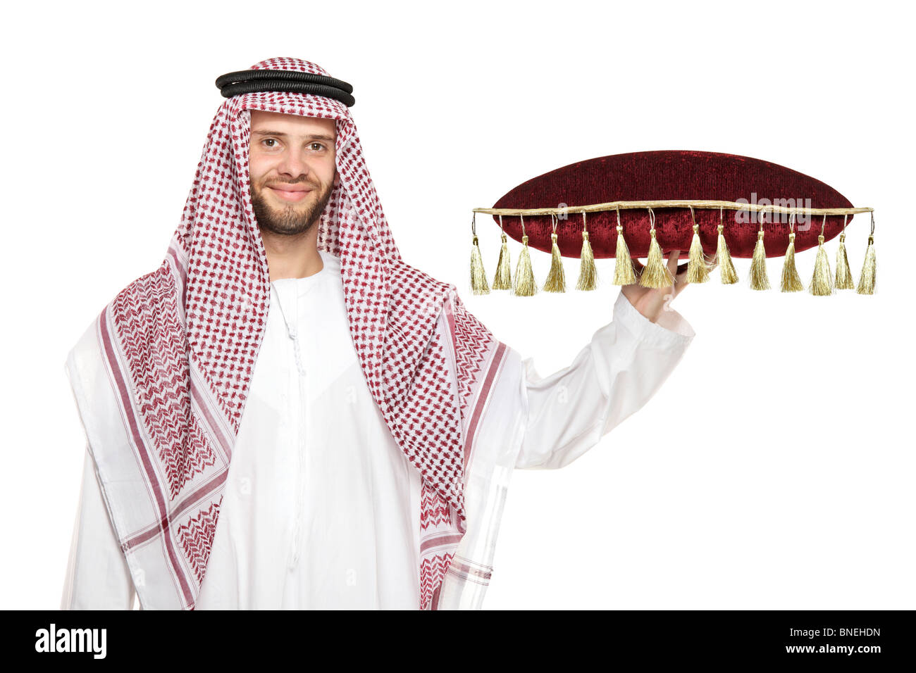 Un arabo persona in possesso di un cuscino Foto Stock