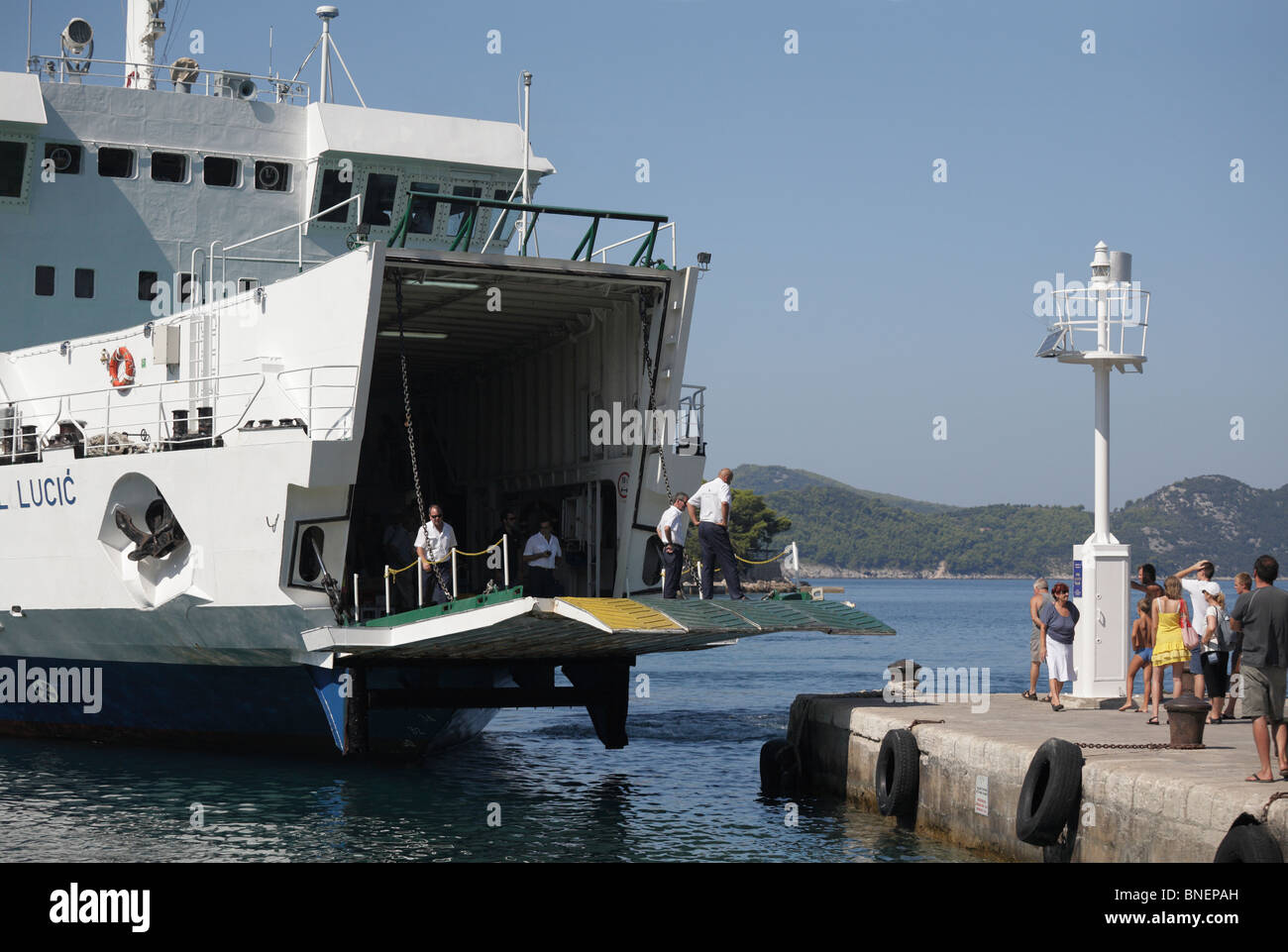 Linea Jadrolinija Hanibal Lucic in atterraggio a Kolocep isola vicino Dubrovnik Croazia Foto Stock