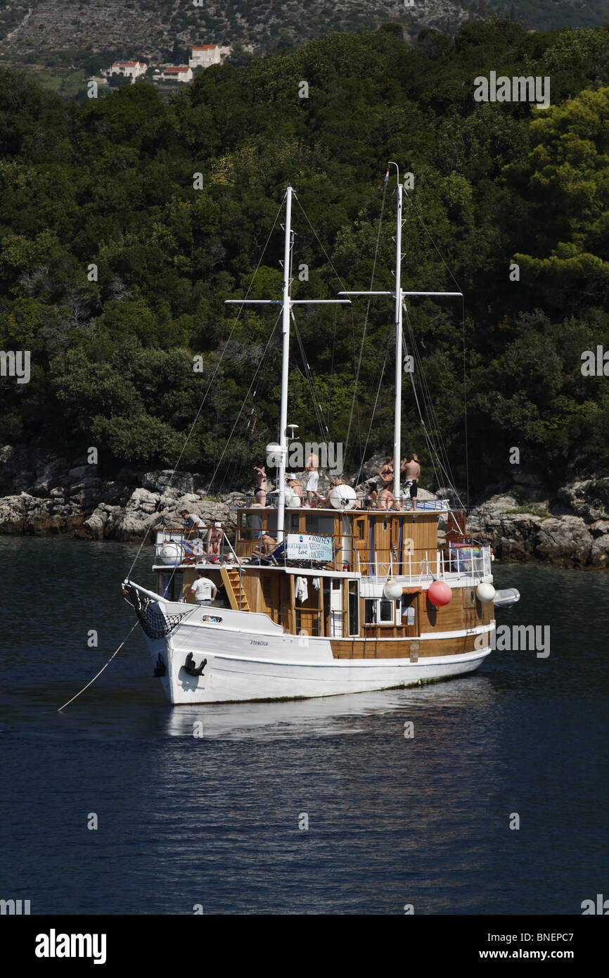 Vacanza Caicco Charter Baia tra Kolocep e Lopud una delle Elafiti isole elafiti vicino Dubrovnik Croazia Foto Stock