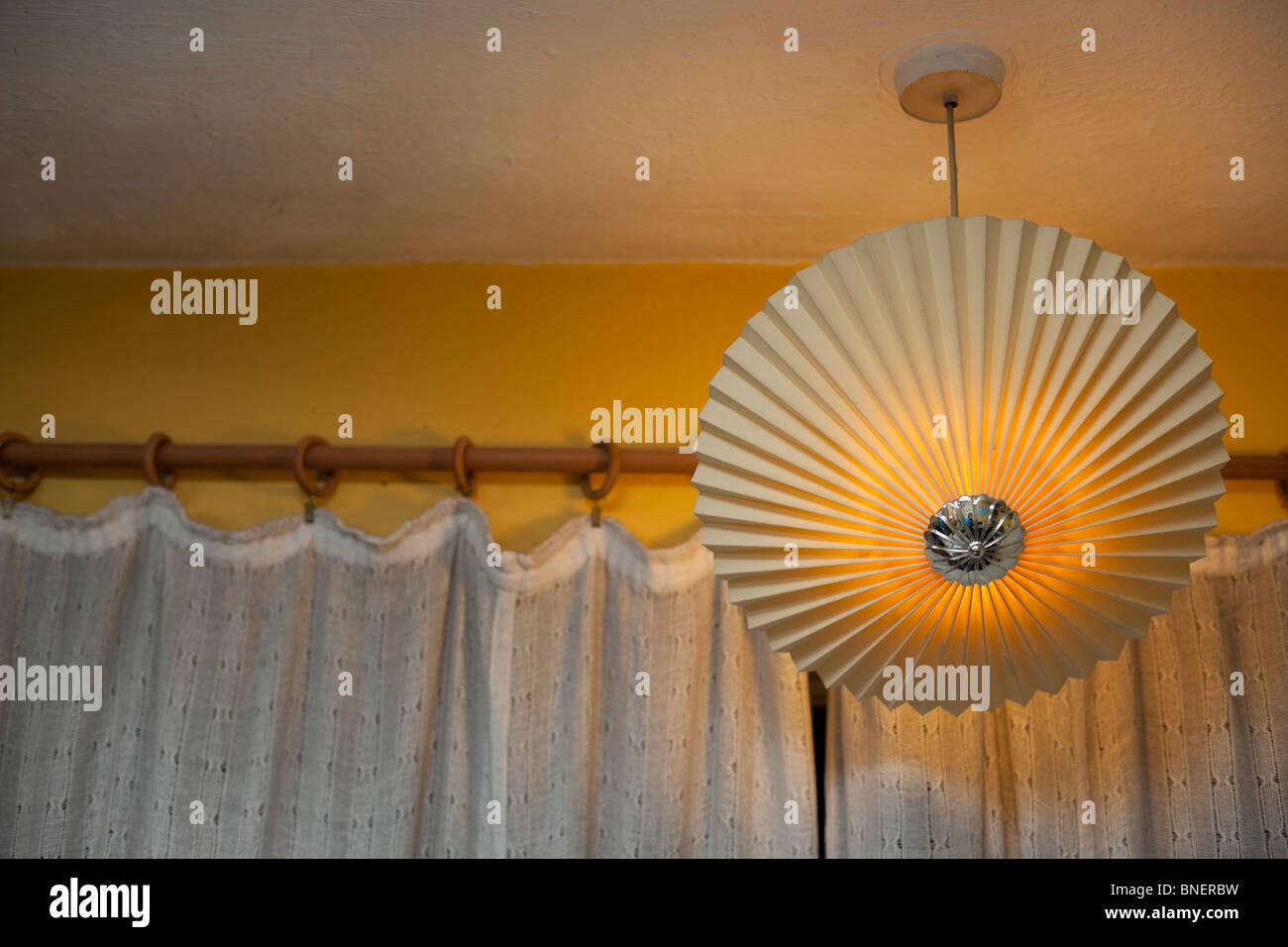 Lampada circolare ombra pendenti dal soffitto, REGNO UNITO Foto Stock