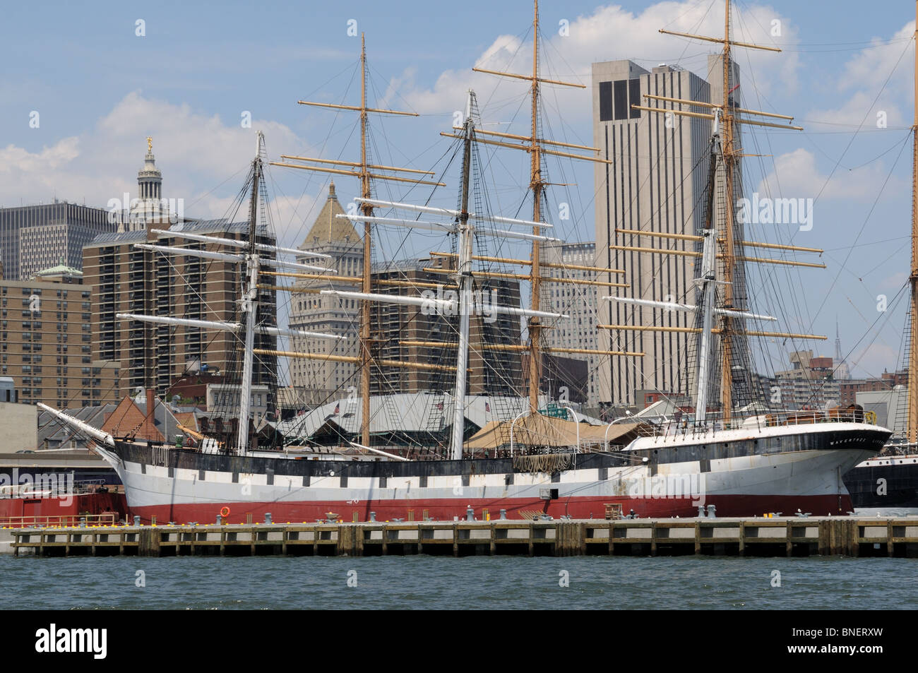 Il Wavertree, che appartiene al South Street Seaport Museum, Ormeggiata al Molo 16 in Seaport. Foto Stock