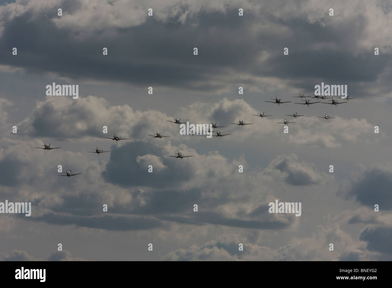 Una massa lanciata di propulsori a pistone aereo al 2010 Duxford Flying Legends air show. Foto Stock