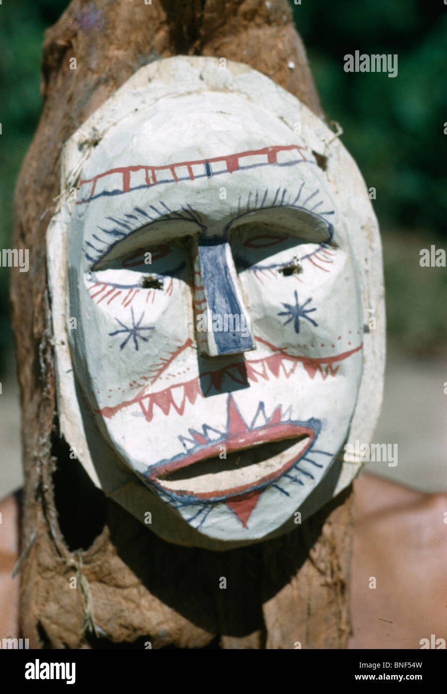 Maschera Tukuna fiume del Amazon regione arte primitiva Foto stock - Alamy