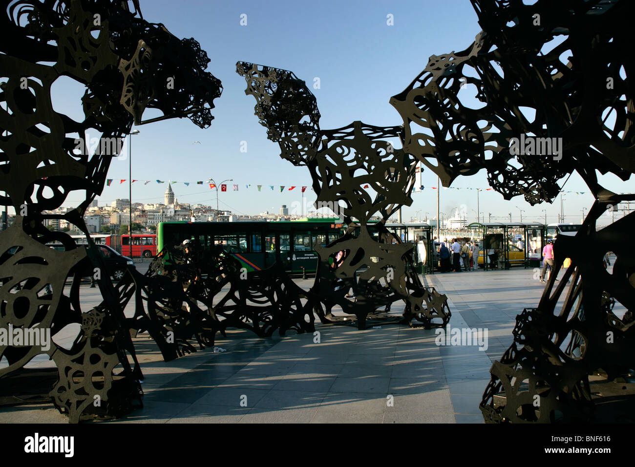 Eminente, Istanbul - opere d'arte moderna per la città europea della cultura 2010. La linea del mattino di Matthew Ritchie Thyssen-Bornemisza Foto Stock