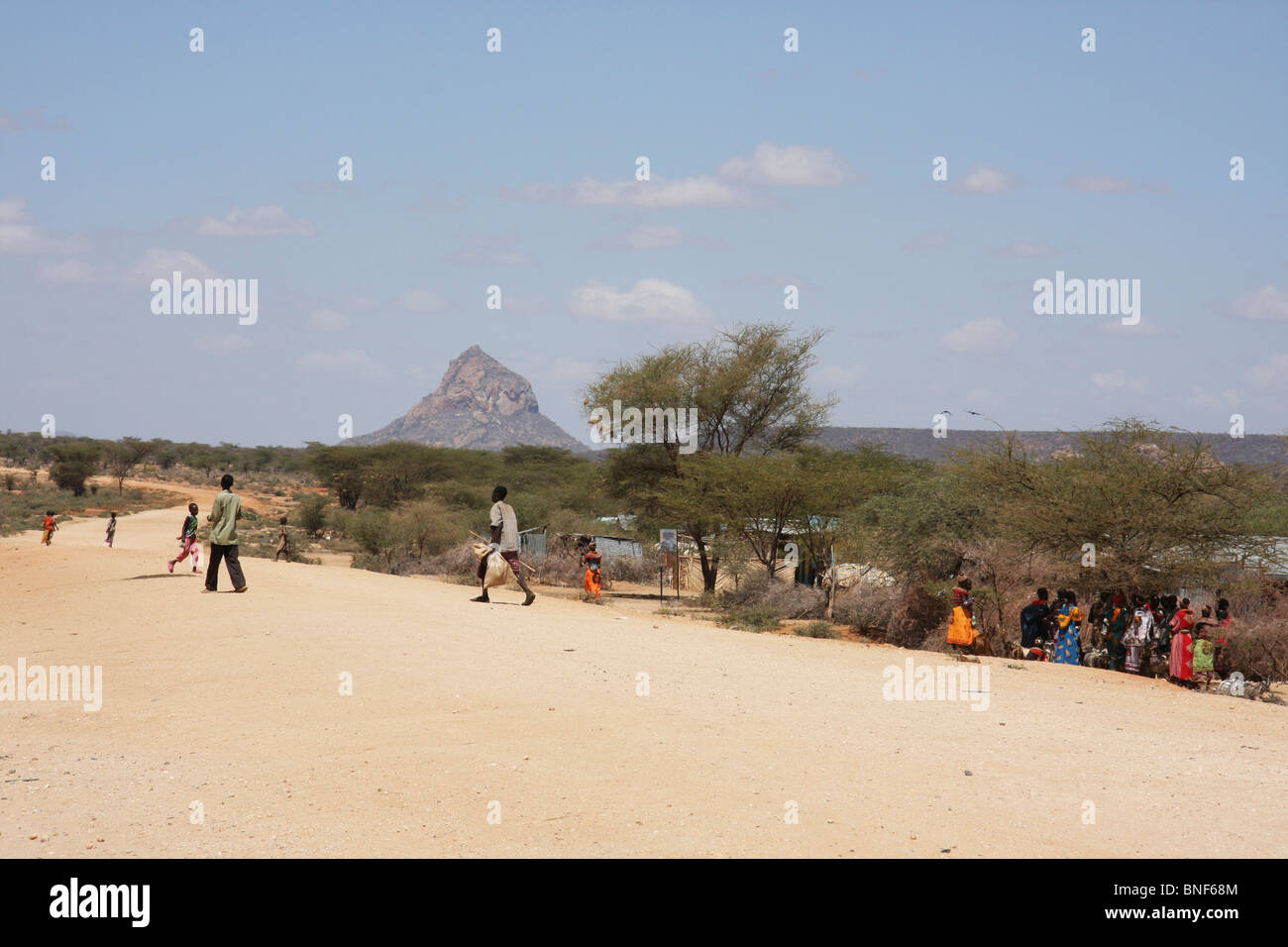 Gli abitanti dei villaggi locali tra Isiolo e Marsabit, Provincia Orientale, Kenya Foto Stock