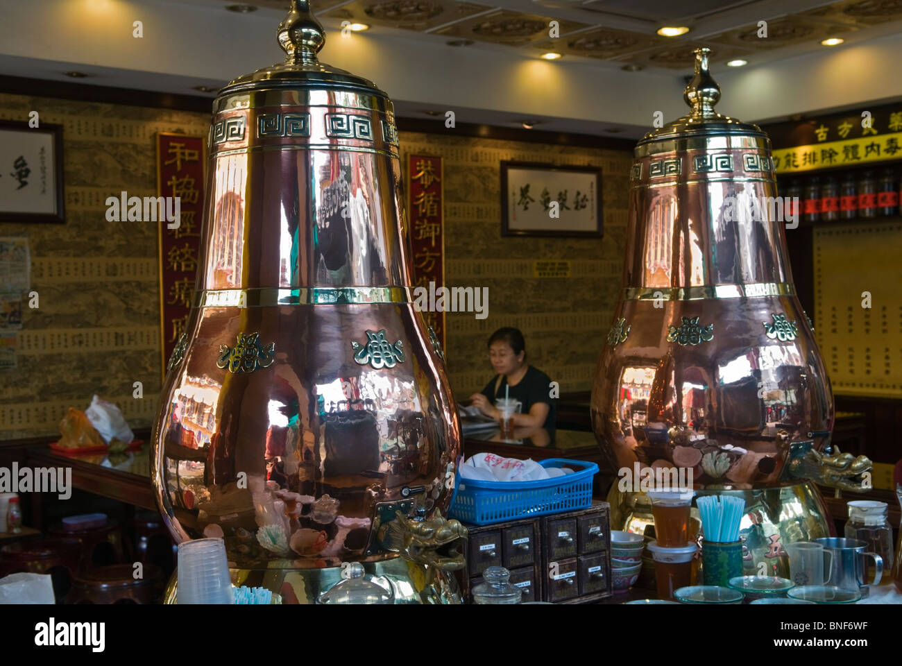 Urne di tè casa del tè cinese Chinatown Kuala Lumpur in Malesia Foto Stock