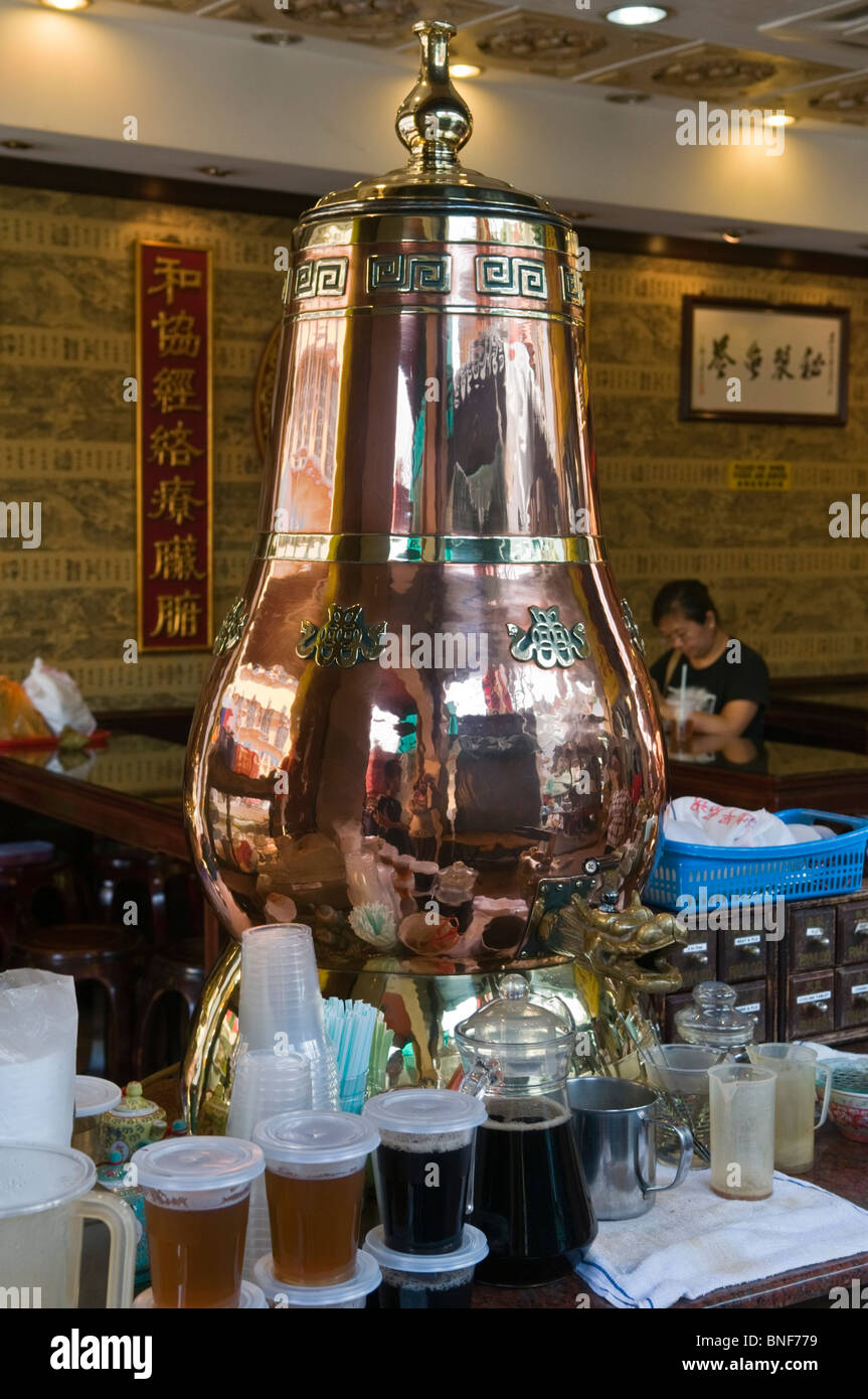 Urne di tè casa del tè cinese Chinatown Kuala Lumpur in Malesia Foto Stock