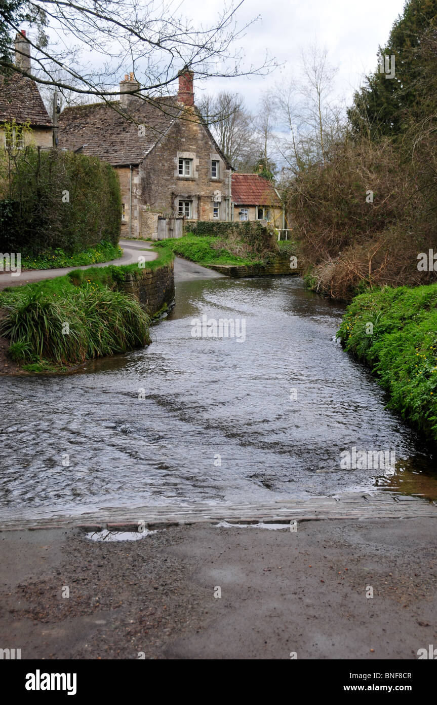 Ford oltre il Fiume Avon a Lacock, Wiltshire Foto Stock