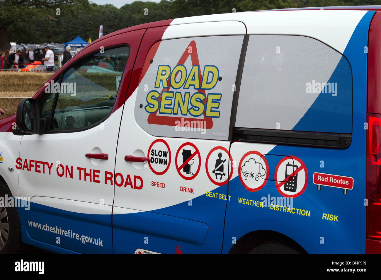 Cheshire Fire & Emergency Service 'Road Sense' sicurezza sul veicolo stradale a Cholomondley Castle, Cheshire, Regno Unito Foto Stock