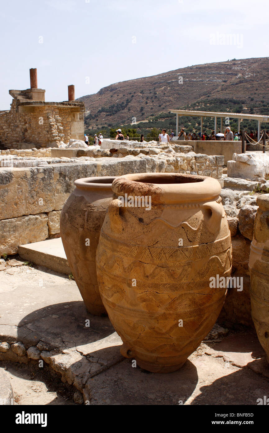 Artefatti all'interno del palazzo di Cnosso sull'isola greca di creta. Foto Stock