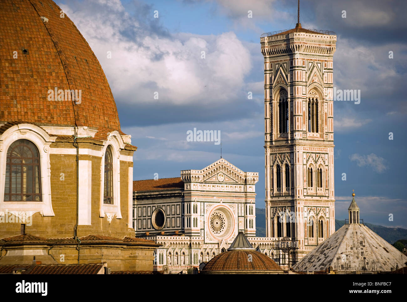 Il Duomo di Firenze Cattedrale di Santa Maria del Fiore e la Basilica di San Lorenzo Firenze Italia Foto Stock