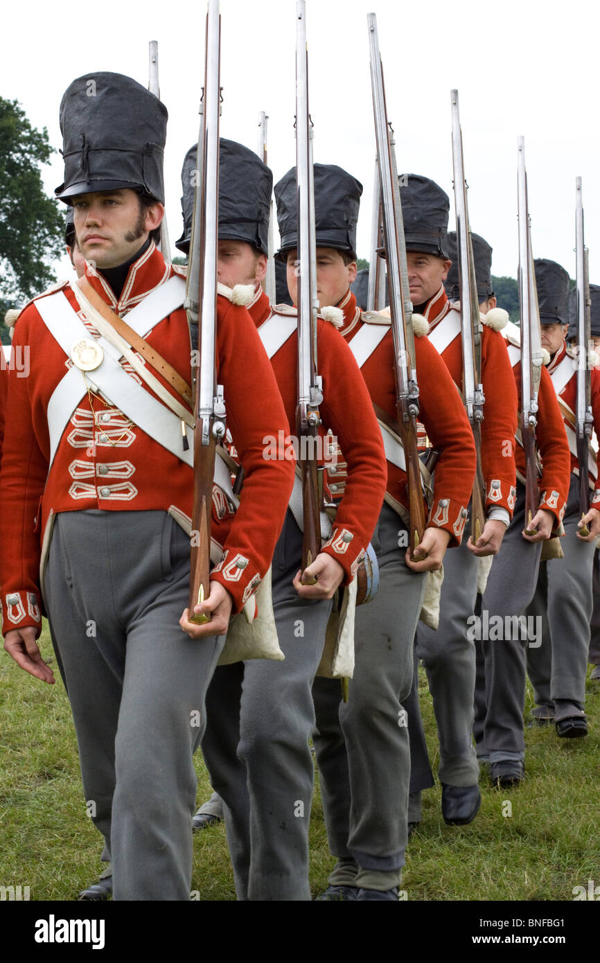 Rievocazione storica della XXXIII del reggimento di soldati a piedi andando in battaglia Foto Stock