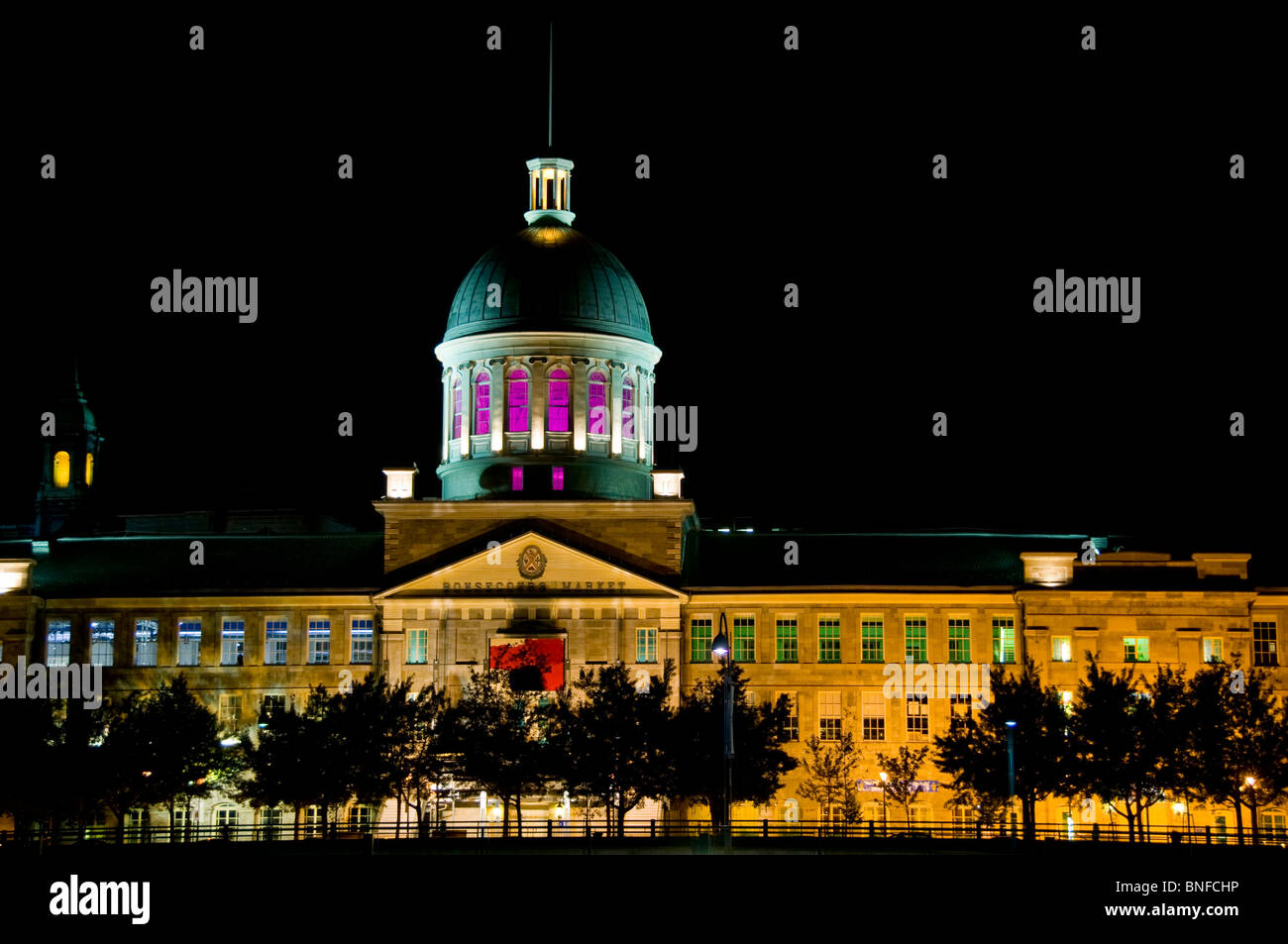 La vecchia Montreal di notte Bonsecours market building Foto Stock