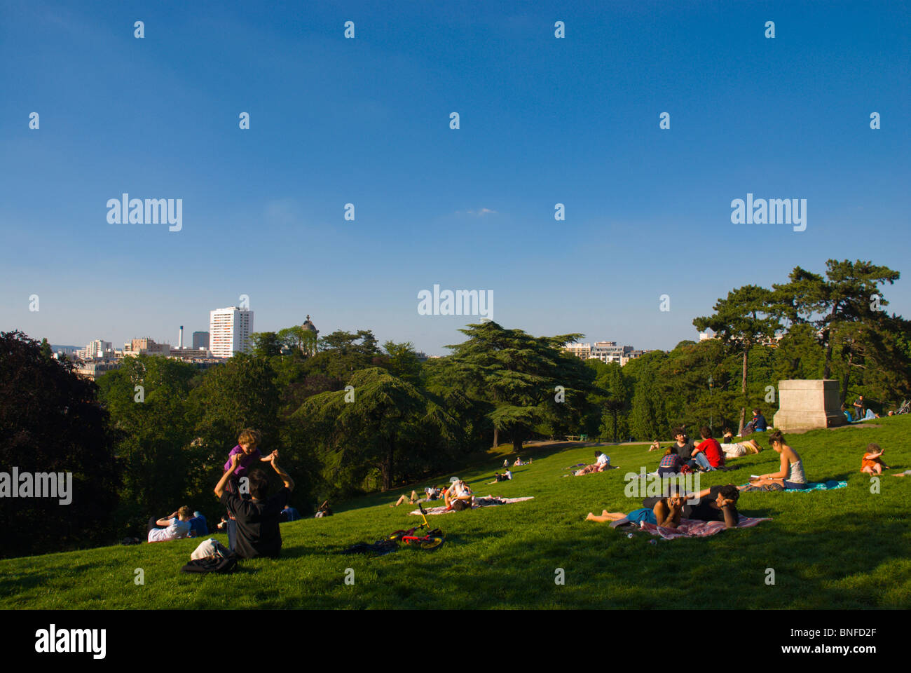 Parc des Buttes Chaumont xix arrodissement Parigi Francia Europa Foto Stock