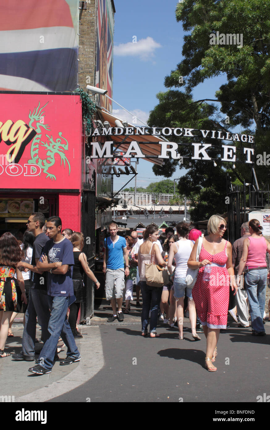 Ingresso al Camden Lock Village market Londra Luglio 2010 Foto Stock