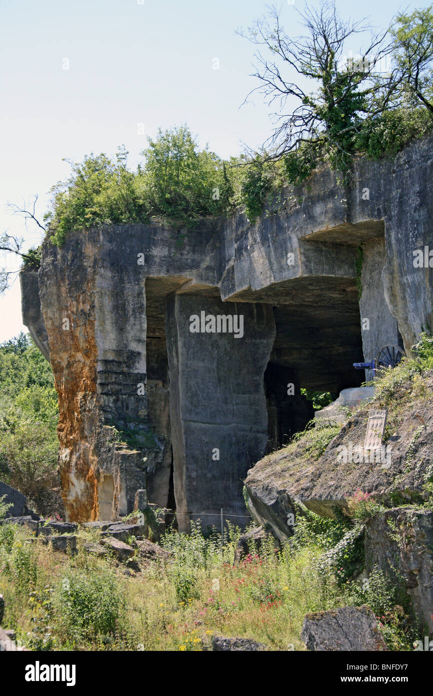 Resti di cave a St Meme les Carrières, Charente, SW FRANCIA Foto Stock