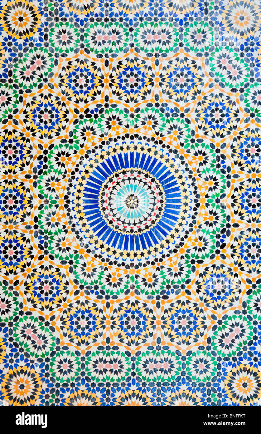 Pannello a parete piastrellato (dettaglio) all'interno di Telouet Kasbah (Kasbah el Glaoui), Télouet, montagne dell'Alto Atlante, Marocco Foto Stock