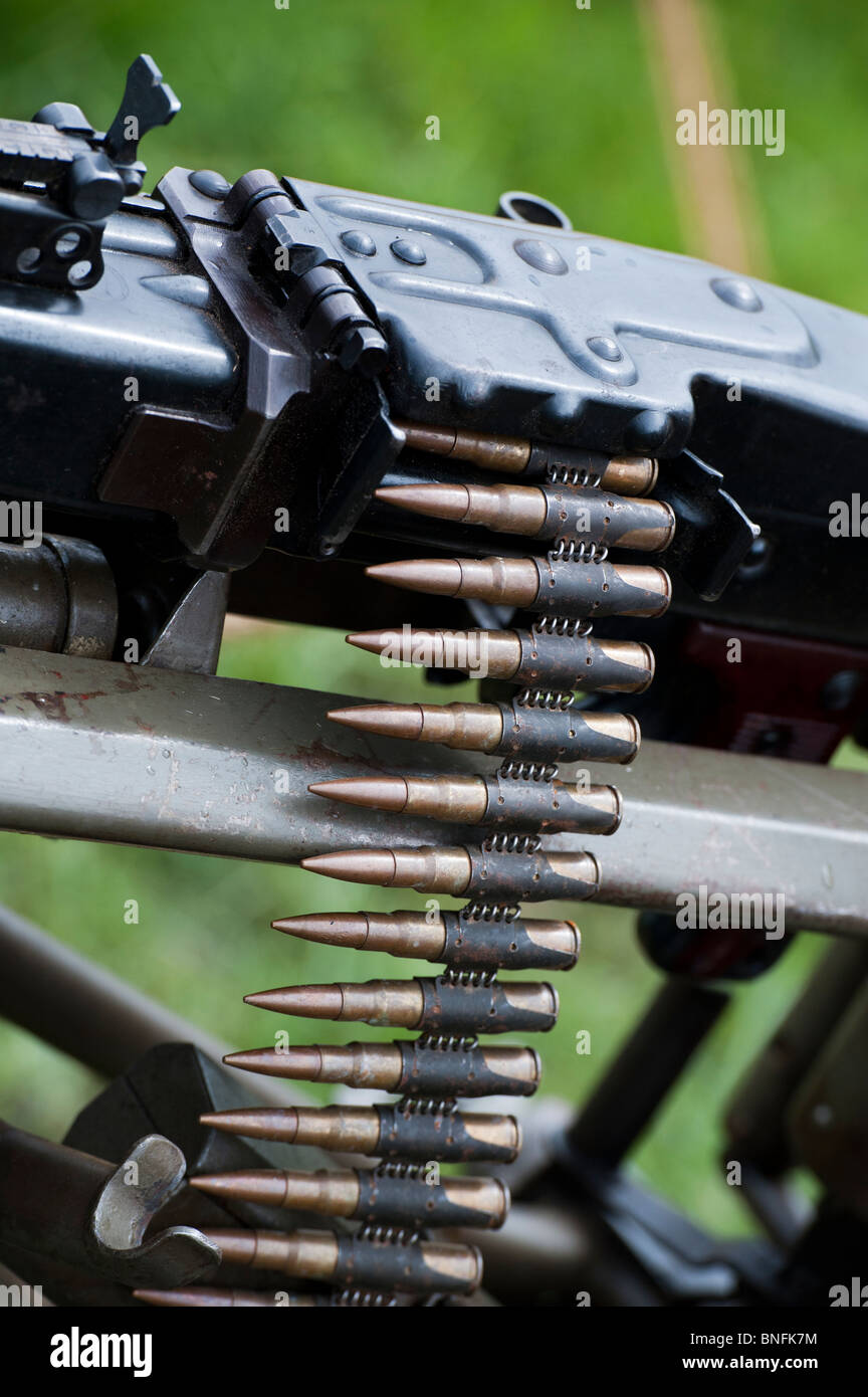 WW2 esercito tedesco MG 34 mitragliatrice con bullet cinghia. Re storico la promulgazione. Foto Stock WW2 esercito tedesco MG 34 mitragliatrice con bullet cinghia. Re storico la promulgazione. Foto Stock