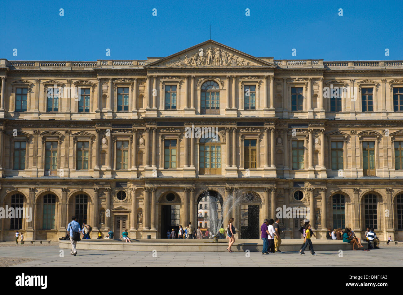 Musee du Louvre esterno Parigi Francia Europa Foto Stock