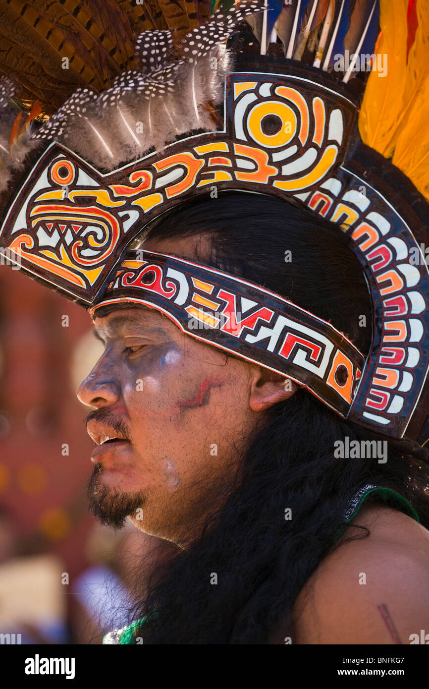 Dance troupes provengono da tutte le parti del Messico che rappresentano la loro regione NEL GIORNO di INDIPENDENZA PARADE - San Miguel De Allende Foto Stock