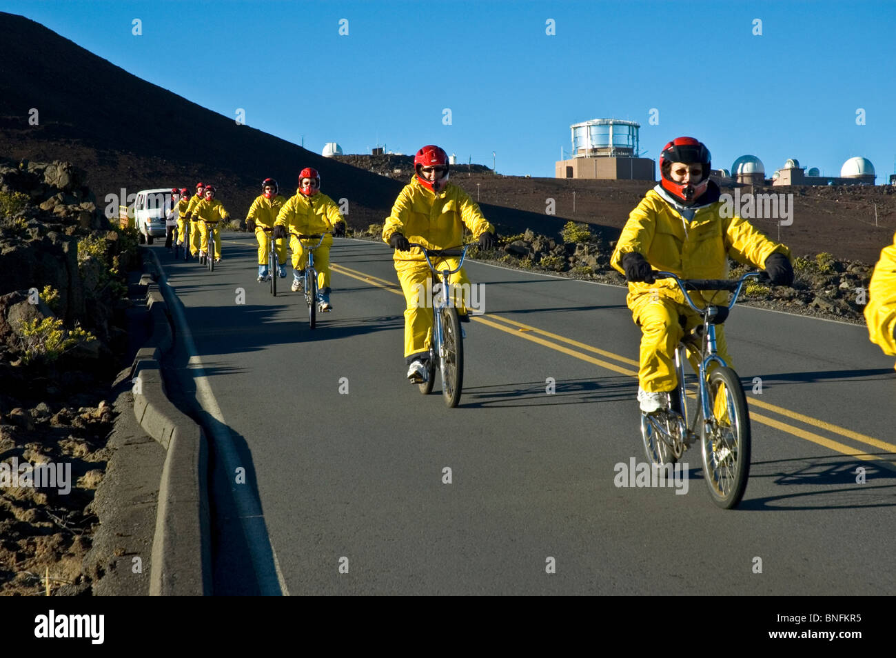 Elk284-4805 Hawaii Maui, Haleakala NP, costeggiando le biciclette giù mtn Foto Stock