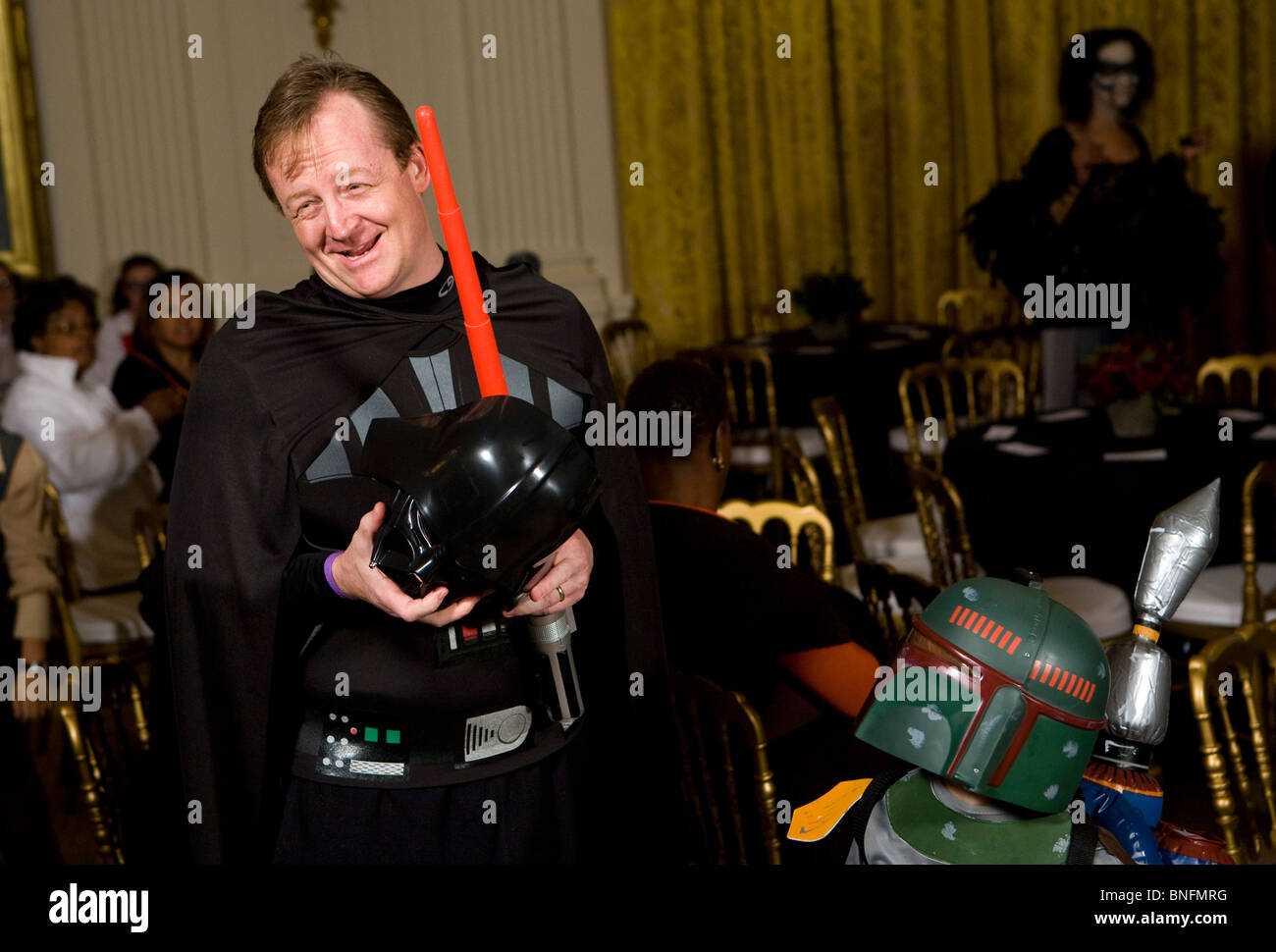 Segretario stampa della Casa Bianca Robert Gibbs vestito come Darth Vader. Foto Stock