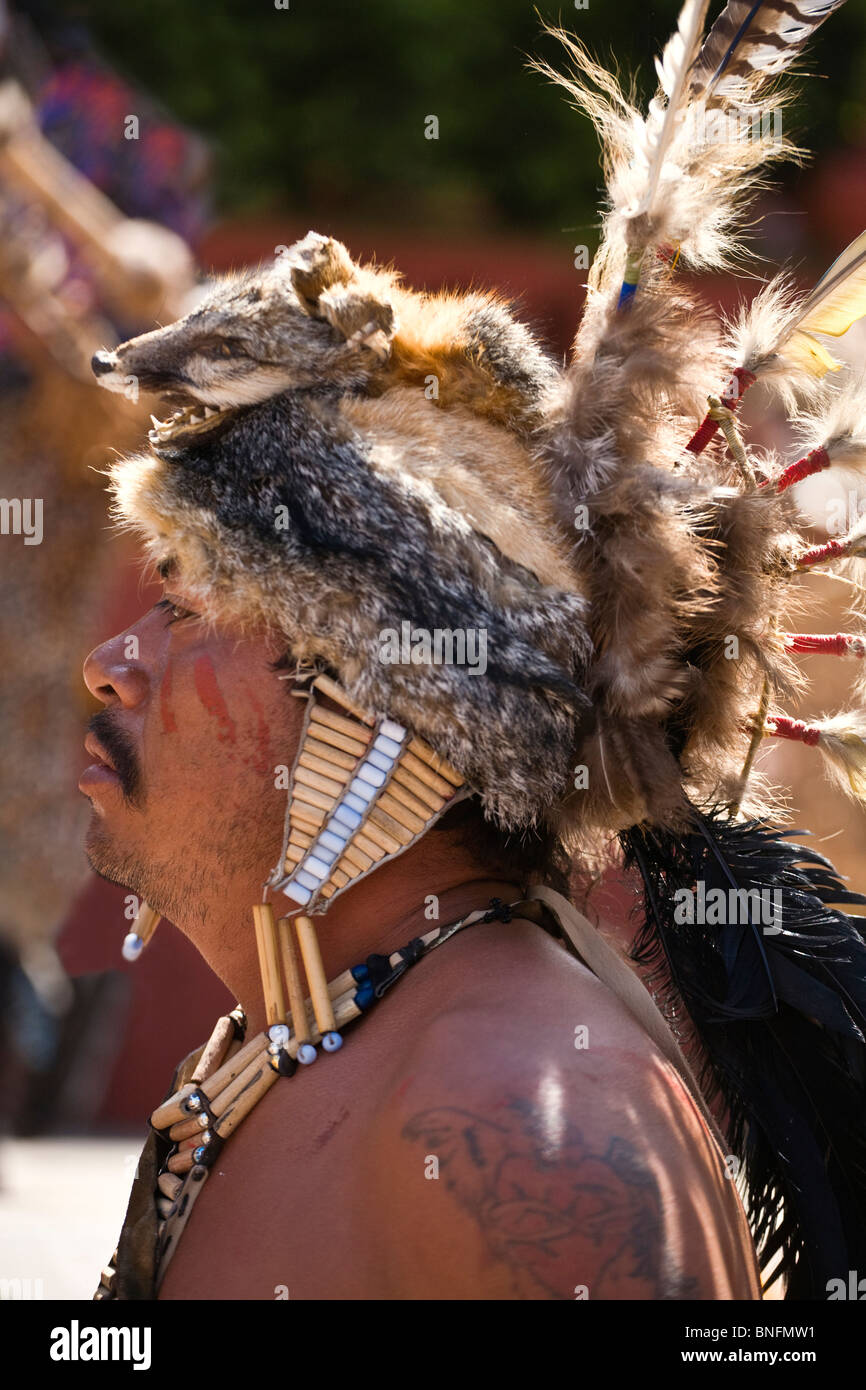 Dance troupes provengono da tutte le parti del Messico che rappresentano la loro regione NEL GIORNO di INDIPENDENZA PARADE - San Miguel De Allende Foto Stock
