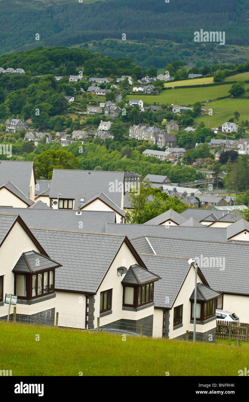 Nuove case costruite nella periferia di Dolgellau, Parco Nazionale di Snowdonia, Gwynedd North Wales UK Foto Stock