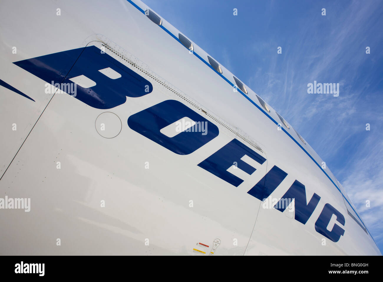 Logo aziendale sul lato del Boeing-fabbricato 787 Dreamliner (N787BX) all'Airshow di Farnborough. Foto Stock