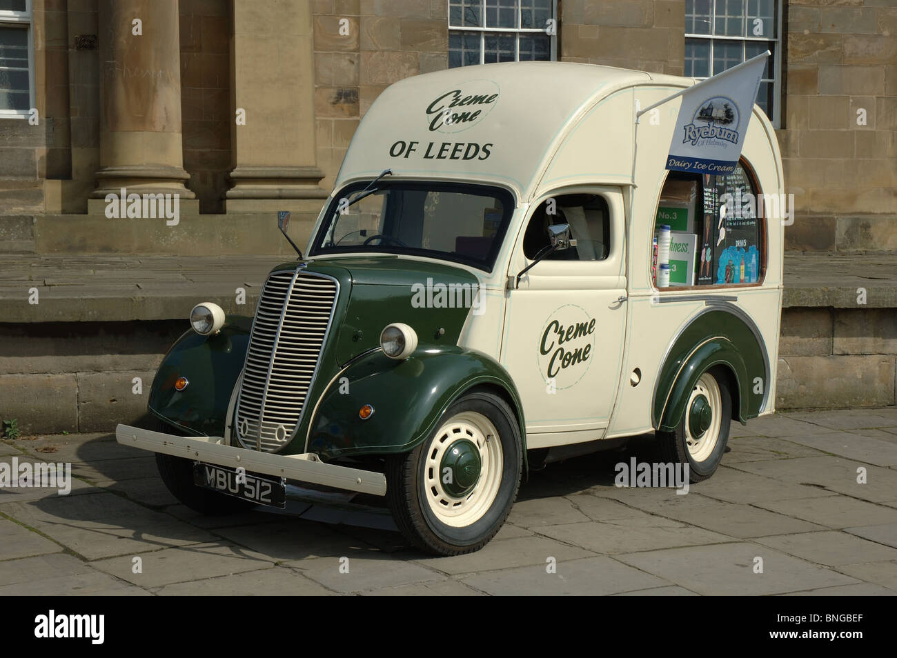 Cono di crema di Leeds classici gelati van, York, North Yorkshire, Inghilterra, Regno Unito Foto Stock