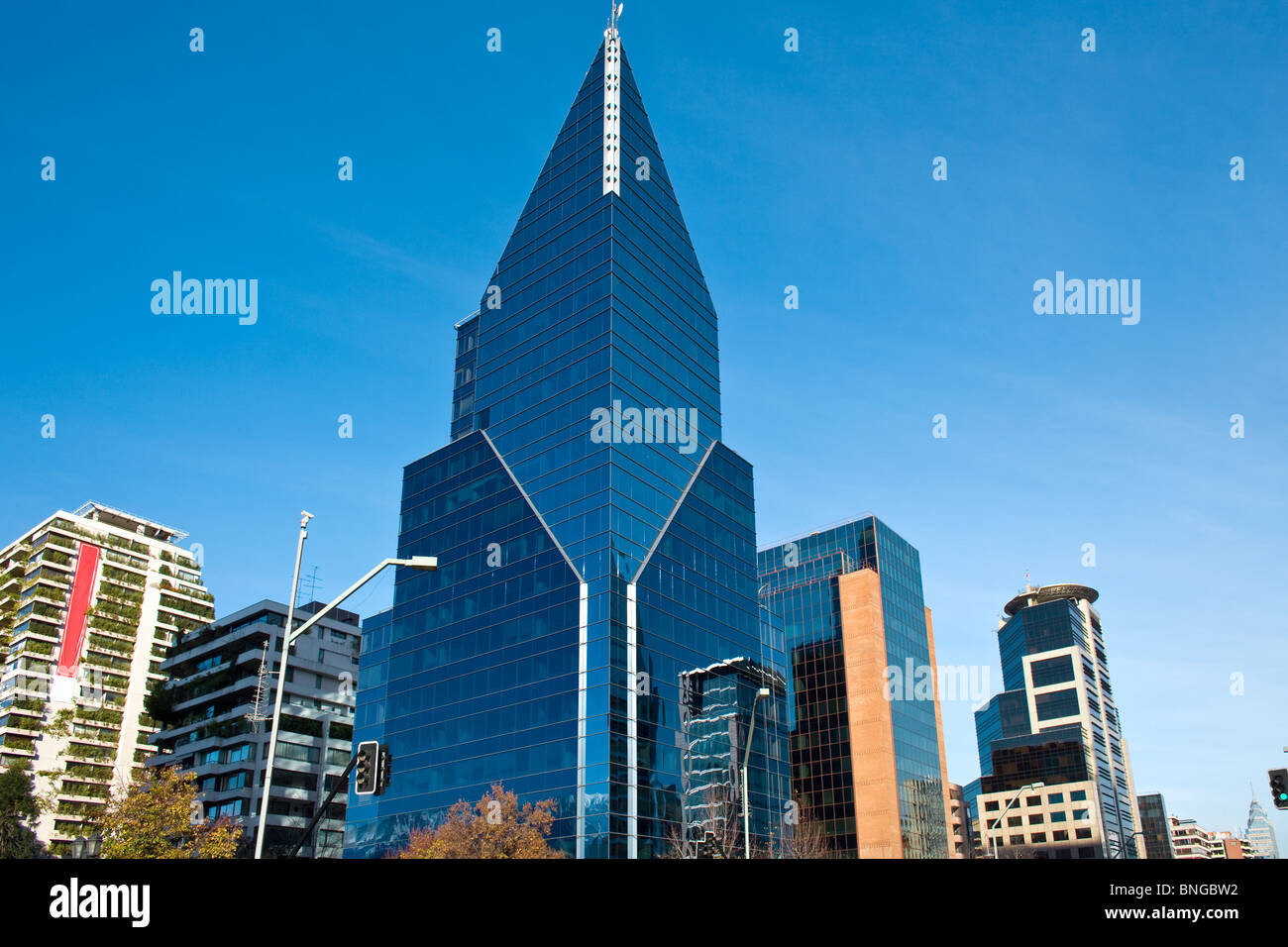 Edifici moderni a Apoquindo Avenue de Santiago de Cile Foto Stock