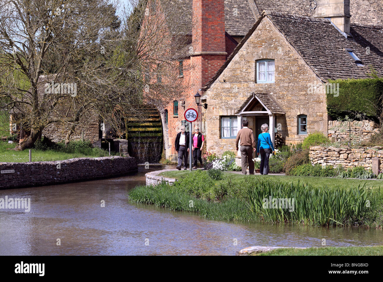 Lower Slaughter corn mill dal fiume occhio, Lower Slaughter, Gloucestershire Foto Stock