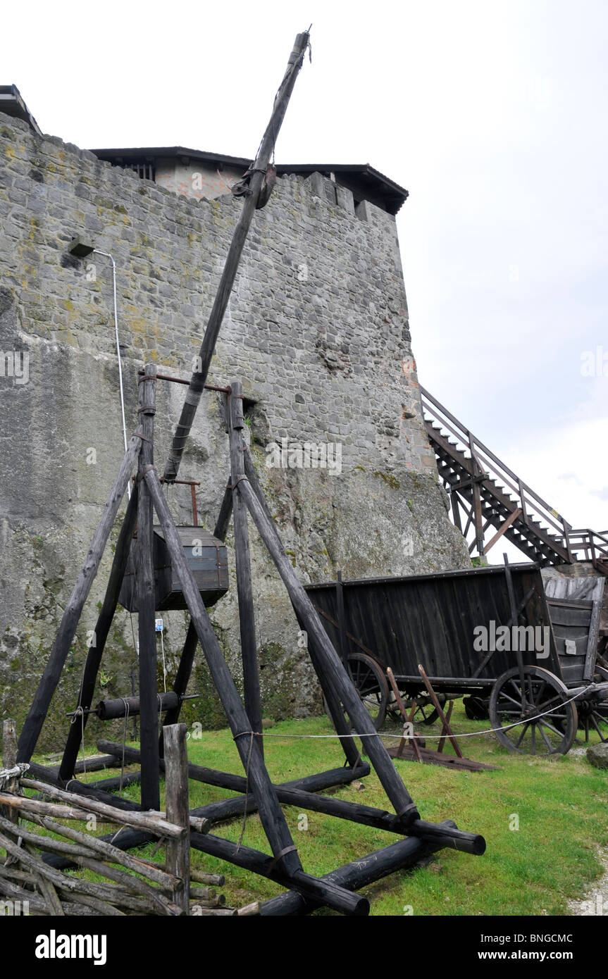 In legno antico maschine militare antico castello Visegrád, Ungheria Foto Stock