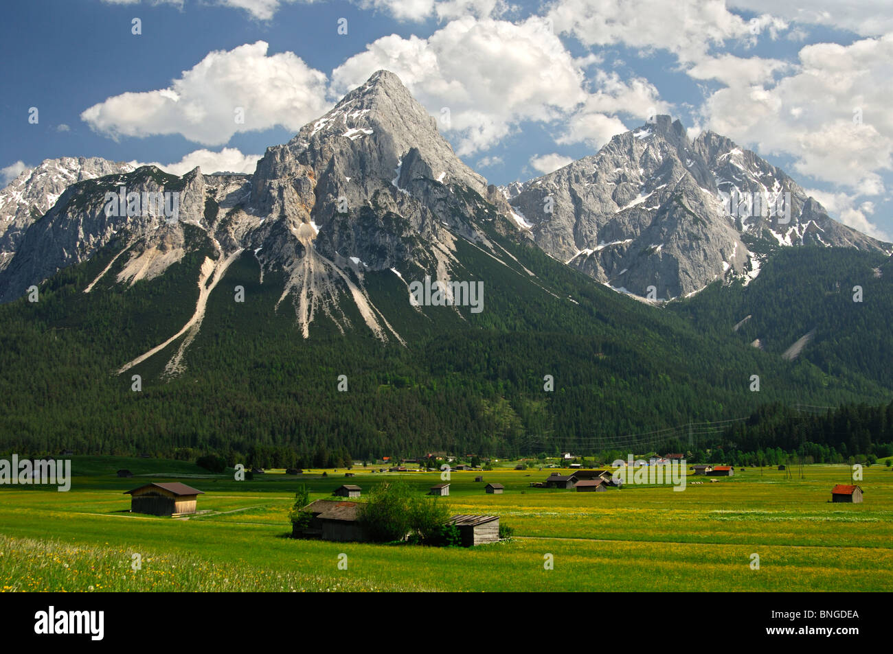 Mt. Ehrwalder Sonnenspitze, Sun Peak e Mt, Gruenstein, Ehrwald, Mieminger mountain range, Tirolo, Austria Foto Stock