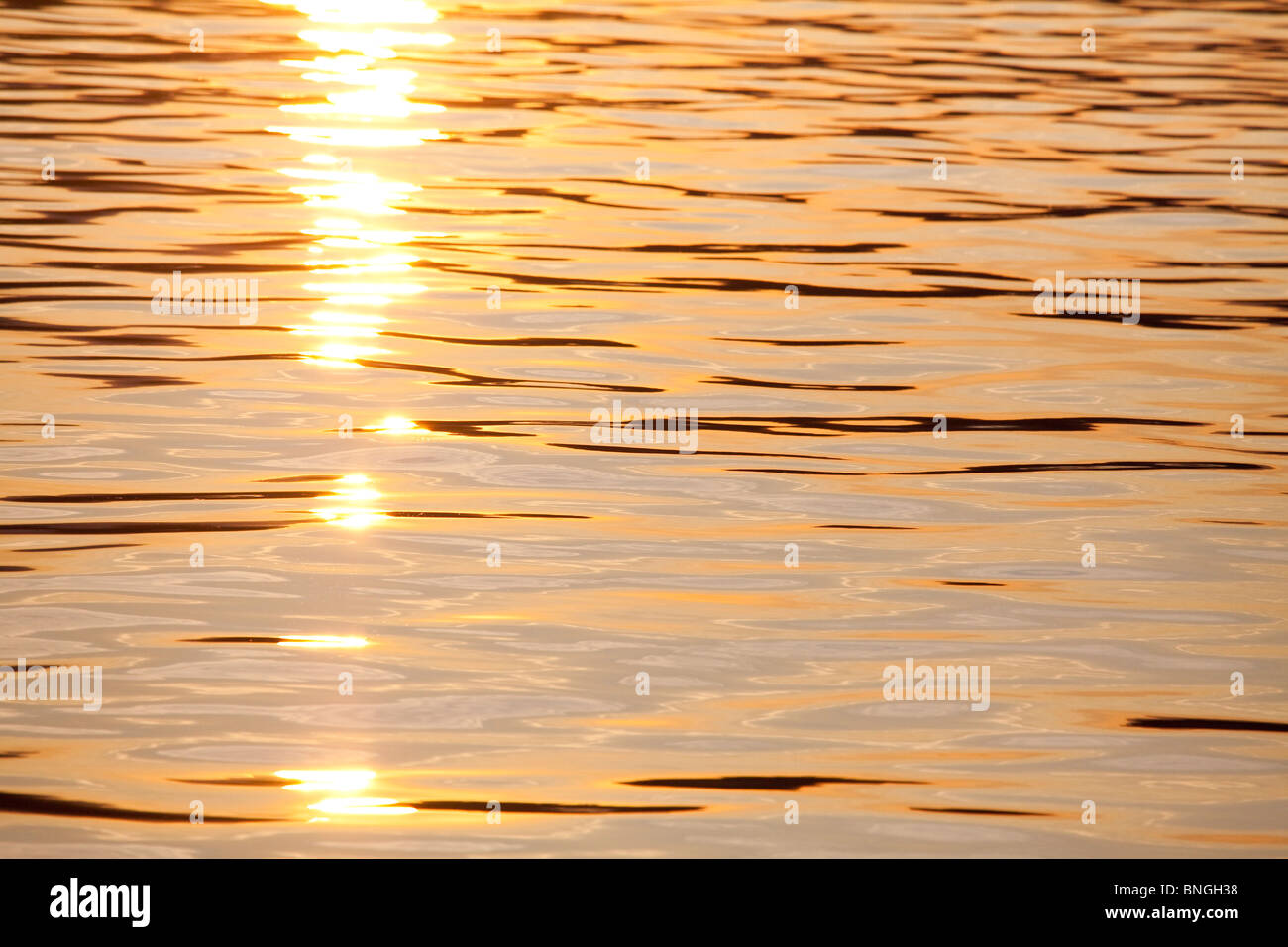 La riflessione del sole in acqua, Icy Strait, Alexander arcipelago, Alaska, STATI UNITI D'AMERICA Foto Stock
