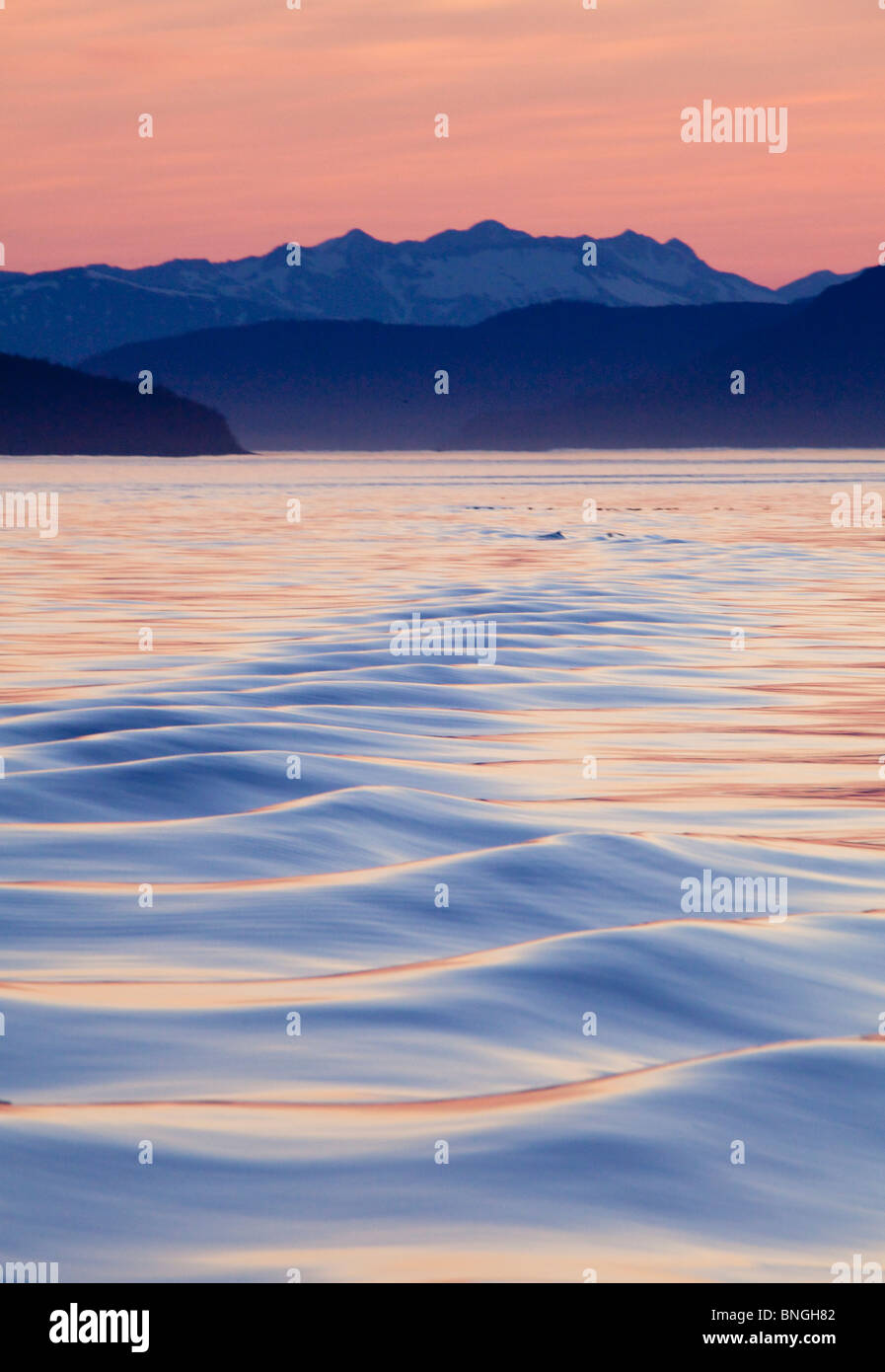 Modello di onde del mare, Icy Strait Fairweather Range, Alaska, STATI UNITI D'AMERICA Foto Stock