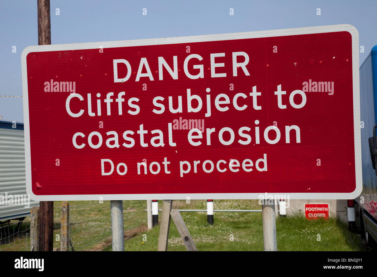 Il pericolo sta crollando segno scogliere sulla costa Skipsea East Riding of Yorkshire Regno Unito Foto Stock