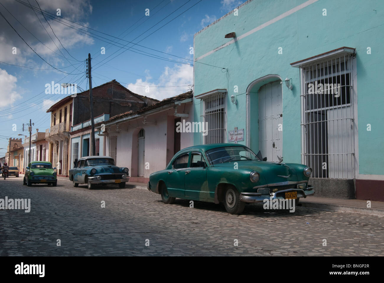 Classic American automobili sulle strade di Trinidad Cuba Foto Stock