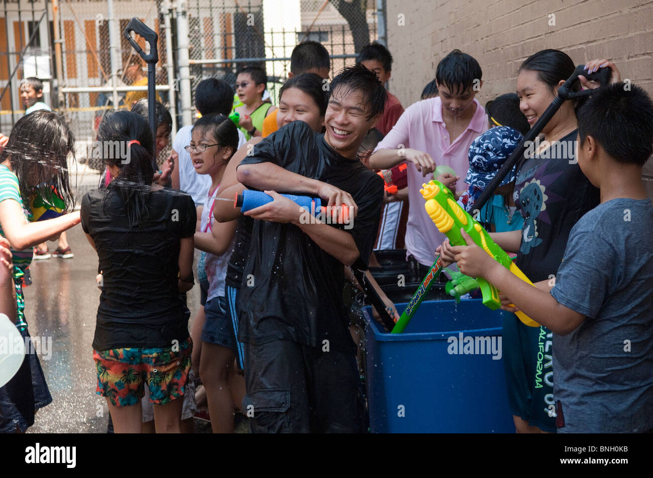 Xvi annuale acqua birmano Festival di New York Foto Stock