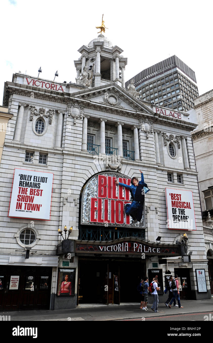 Billy Elliot musical al Victoria Palace Theatre di Londra, Gran Bretagna, Regno Unito Foto Stock
