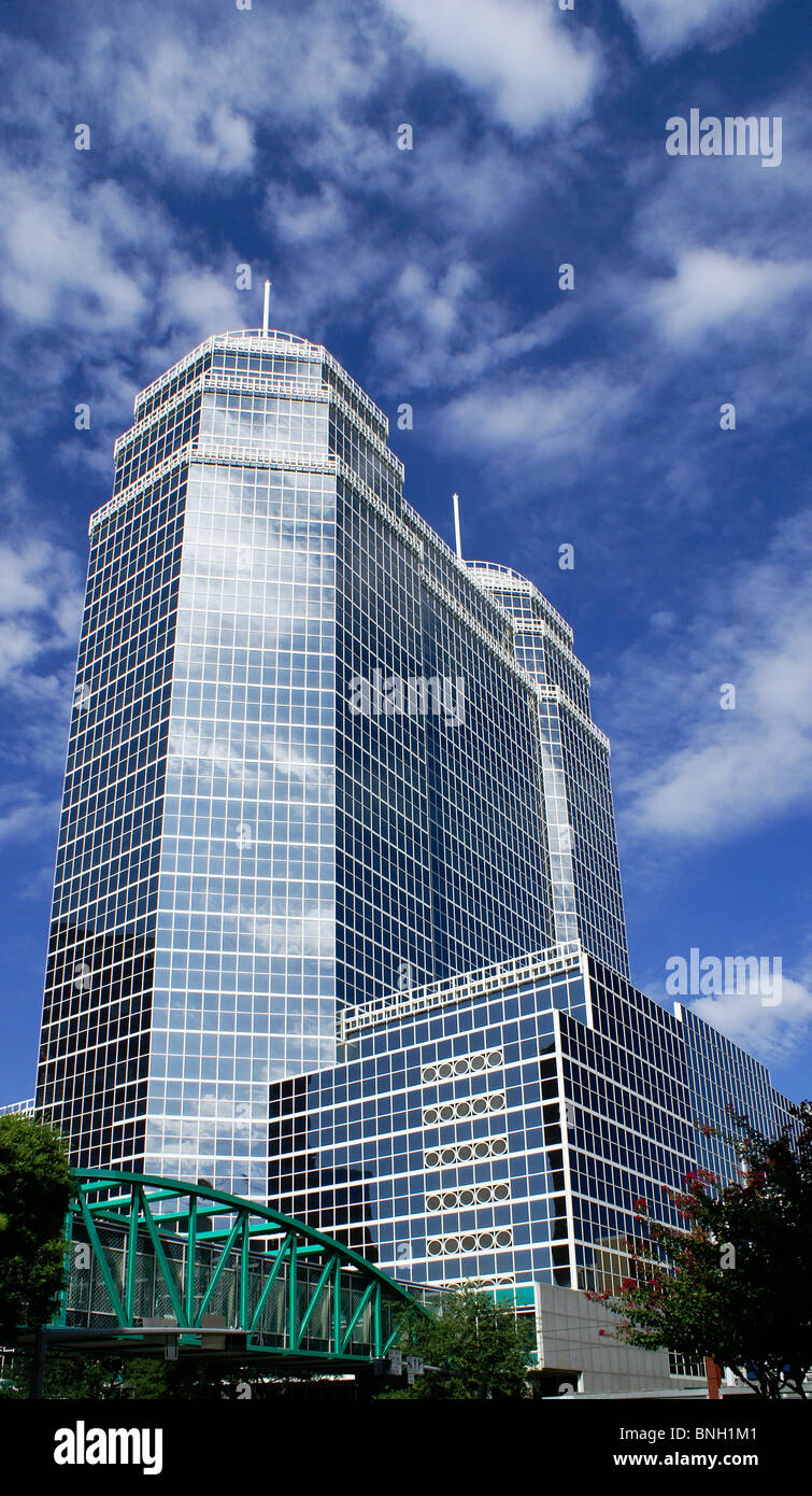 L'architettura ultra moderna del Saint Lukes Medical Towers è un punto di riferimento nel Texas Medical Center di Houston, Texas. Foto Stock