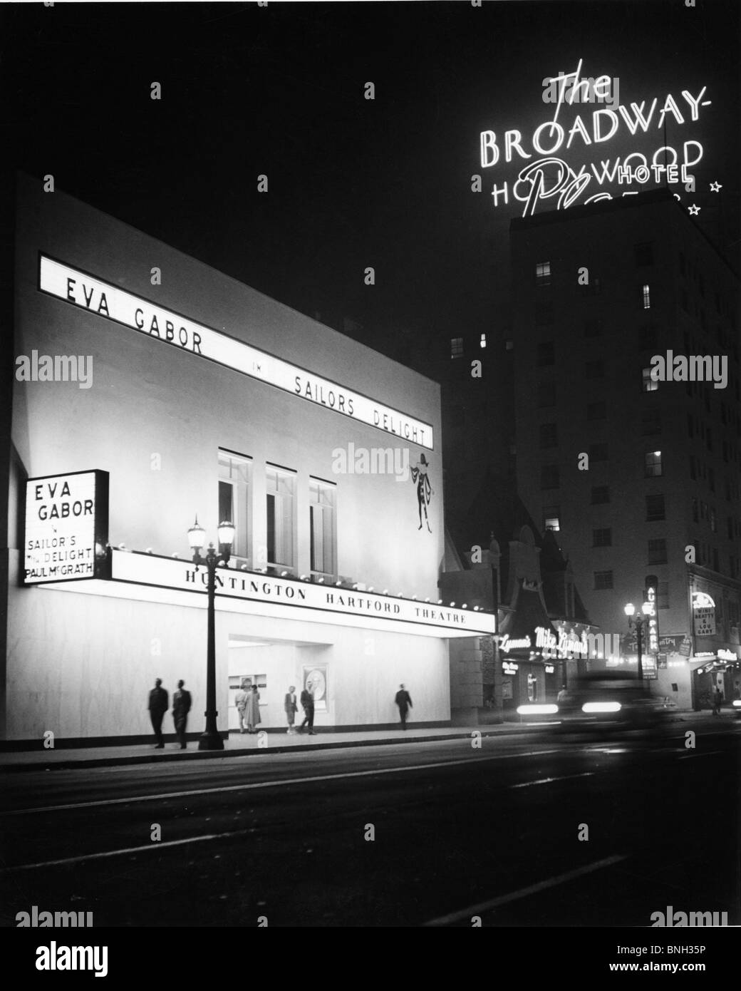 Movie Theater illuminata di notte, Los Angeles, California, Stati Uniti d'America Foto Stock