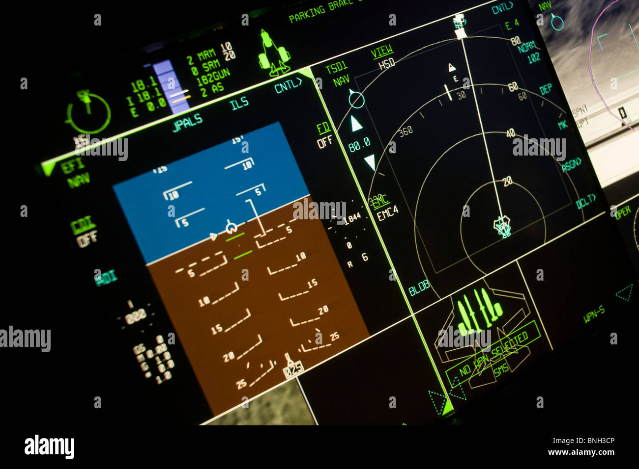 Simulatore incandescente strumentazione del cockpit di un Lockheed Martin F-35 Lightning II stealth fighter. Foto Stock