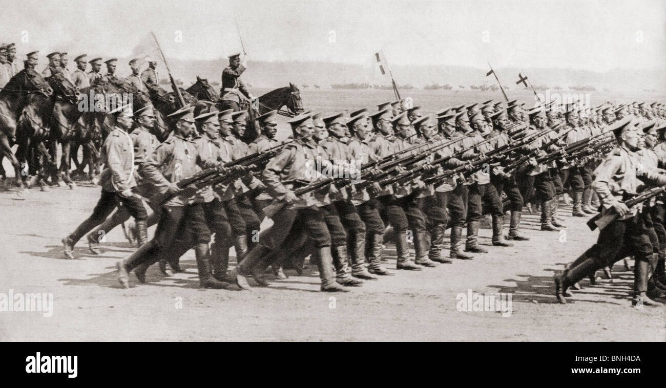 Russo reggimento di fanteria in marcia in kit di combattimento durante la guerra mondiale I. Foto Stock