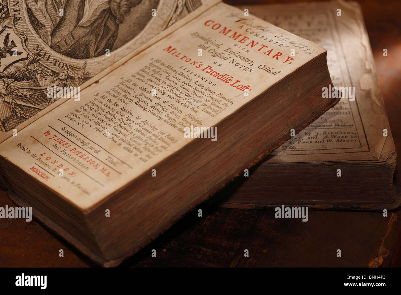 Copia di antiquariato di " un commento completo su John Milton il paradiso perduto Foto Stock