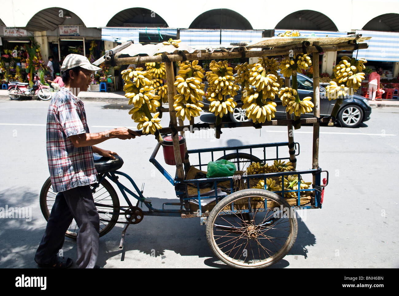 Venditore di banane a Saigon. Foto Stock