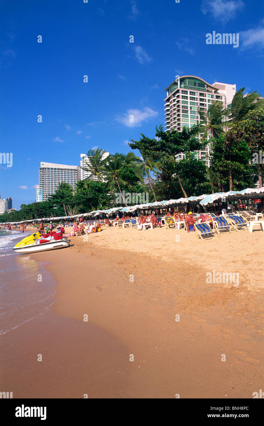 Asia Thailandia Pattaya Pattaya Beach Resort Spiaggia di sabbia di mare vacanza mare Holiday Resort Holiday Resorts turisti Sunbather Foto Stock