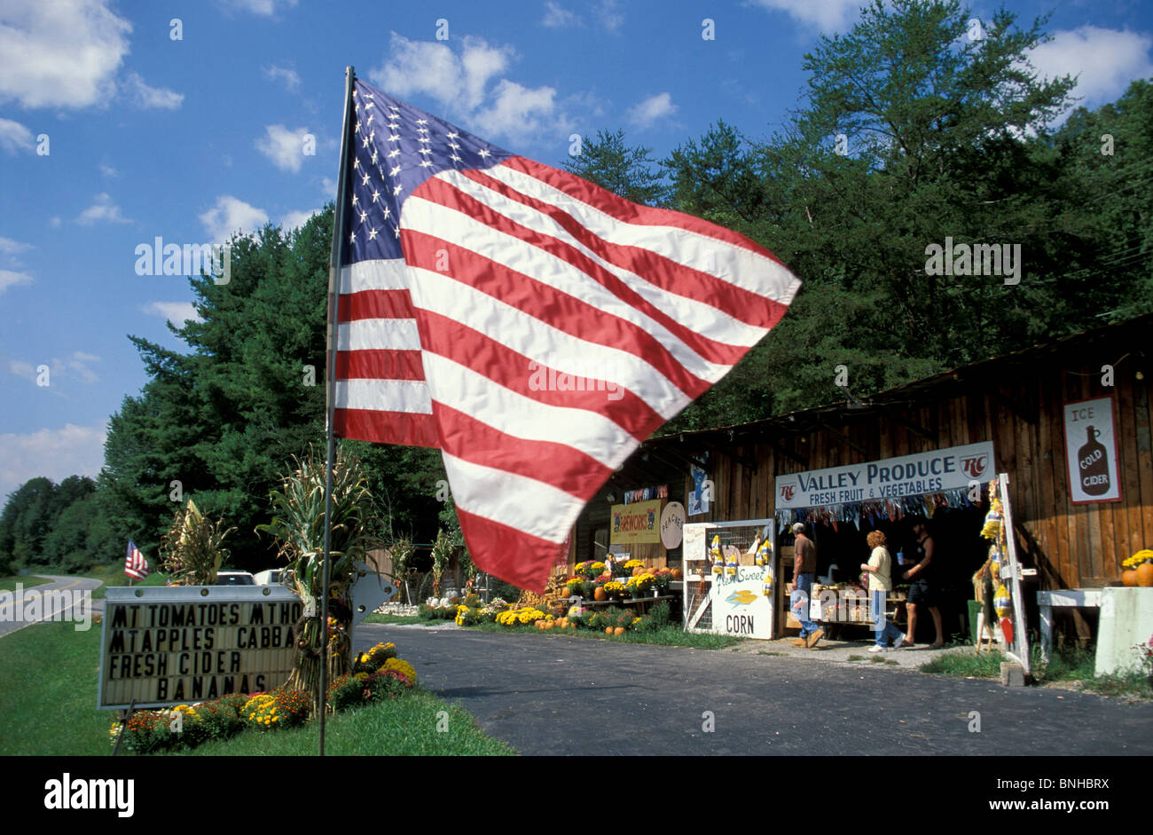 Usa Bryson City North Carolina Paese Store vicino a Bryson City negozio bandiera Shopping Frutta Verdura Rural Stati Uniti d Foto Stock