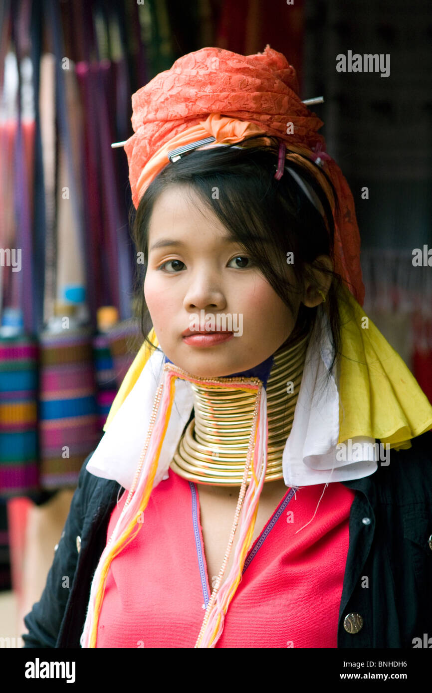 Bella Paduang (a collo lungo Karen) ragazza in Chiang Rai, Thailandia Foto Stock